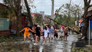 Mbi 127 të vdekur nga tajfuni në Vietnam