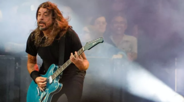 Dave Grohl i “Foo Fighters” pranon se ka tradhtuar bashkëshorten