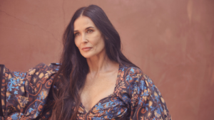 Demi Moore në premierën e “The substance” me 3 vajzat