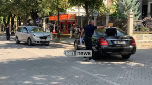 Pëson infarkt gjatë drejtimit të mjetit, shoferi shkakton aksident në Korçë (Video)