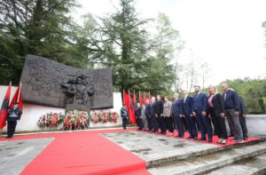 Bashkia e Tiranës kujton Konferencën e Pezës, Veliaj: Le të bashkohemi për Shqipërinë Europiane