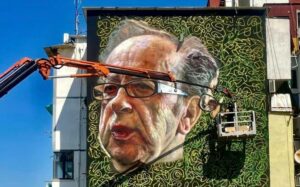 Rikthehet Mural Fest, portreti i Ismail Kadaresë përjetësohet në një pallat në Tiranë