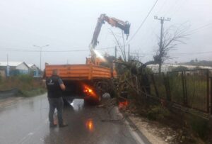 Reshje intensive në veri, ARRSH: Rënie gurësh e inertesh në disa rrugë, qarkullimi vijon normalisht