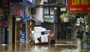 Rreth 200 të vdekur dhe mbi 100 të zhdukur si pasojë e tajfunit Yagi në Vietnam