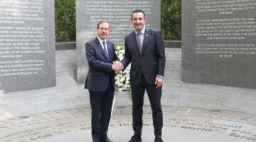 Presidenti izraelit viziton memorialin e Holokaustit/ Veliaj: E shkuara nuk harrohet, paqja është e mundur