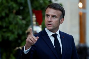 Presidenti francez Emmanuel Macron ka bërë thirrje për pezullimin e plotë të shitjes së armëve të përdorura në luftën në Gaza.