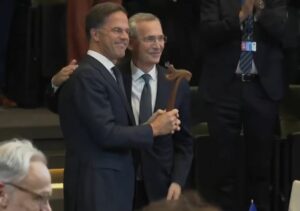 Mark Rutte merr drejtimin e NATO-s