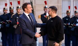 Presidenti ukrainas Volodymyr Zelenskyy dhe Presidenti francez Emmanuel Macron.